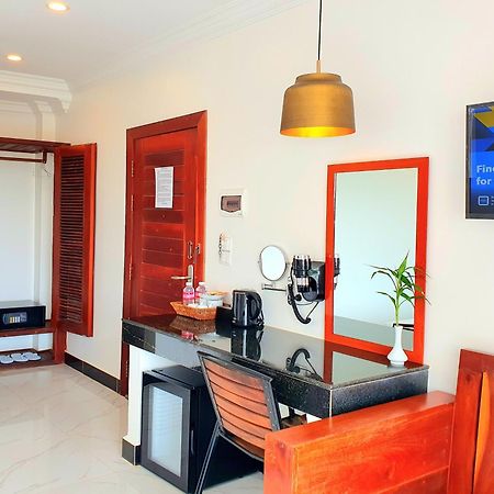 Darling Pub Hostel Siem Reap Bagian luar foto