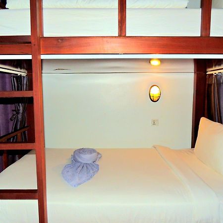 Darling Pub Hostel Siem Reap Bagian luar foto