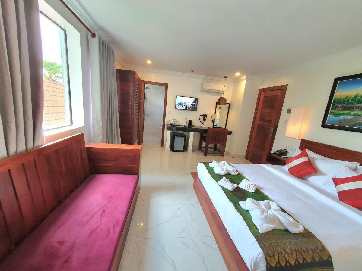 Darling Pub Hostel Siem Reap Bagian luar foto