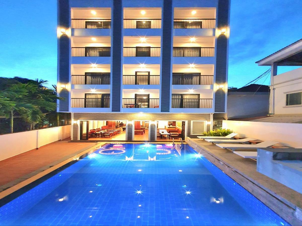 Darling Pub Hostel Siem Reap Bagian luar foto