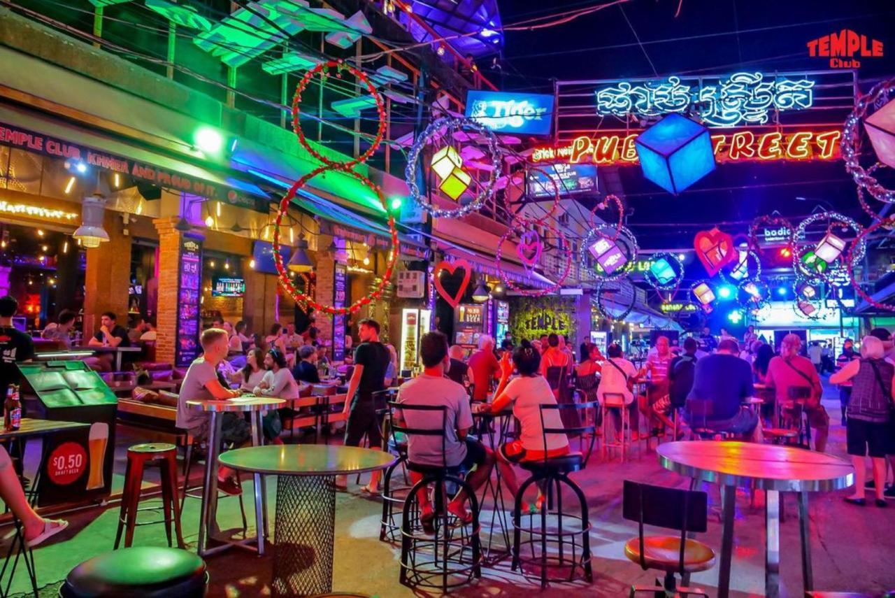 Darling Pub Hostel Siem Reap Bagian luar foto