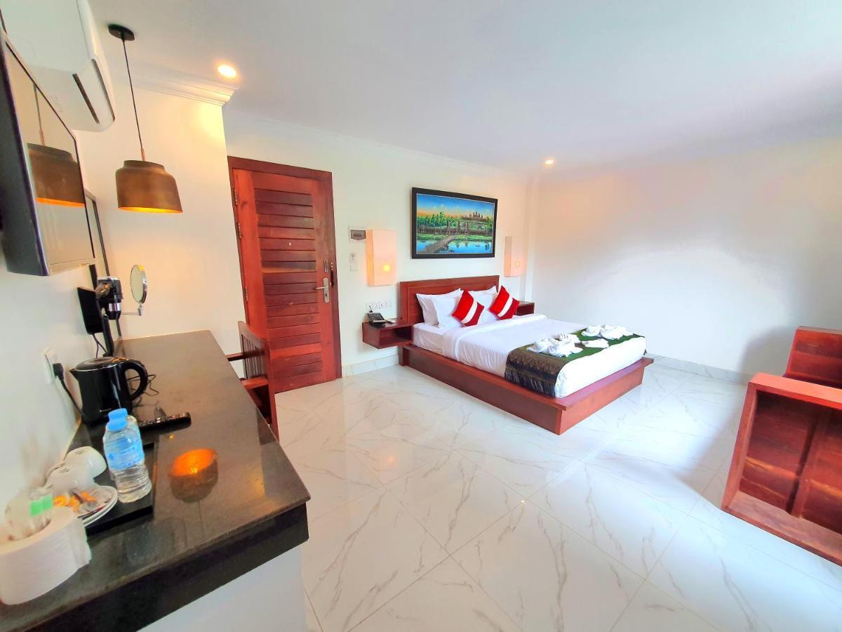 Darling Pub Hostel Siem Reap Bagian luar foto