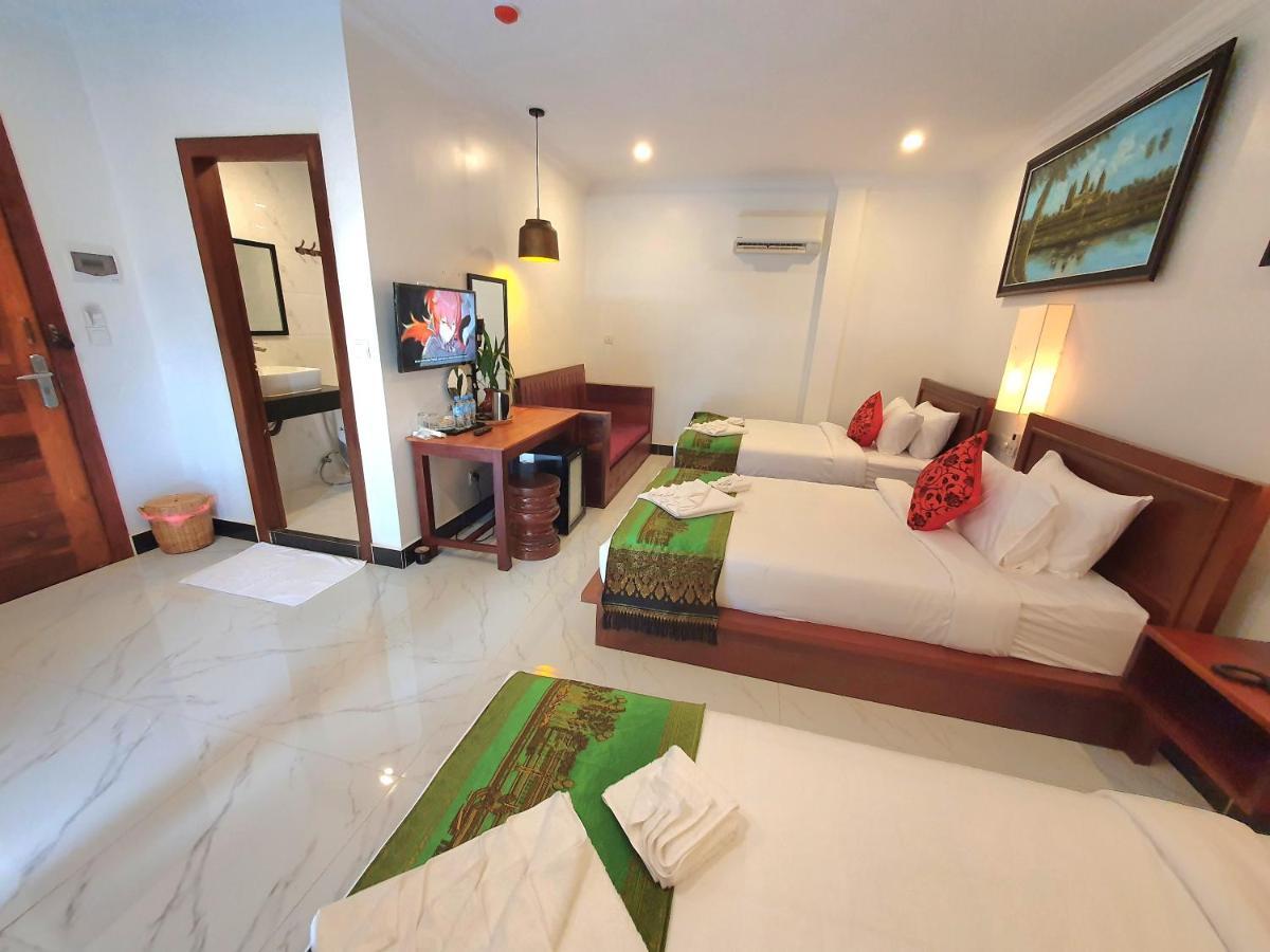 Darling Pub Hostel Siem Reap Bagian luar foto