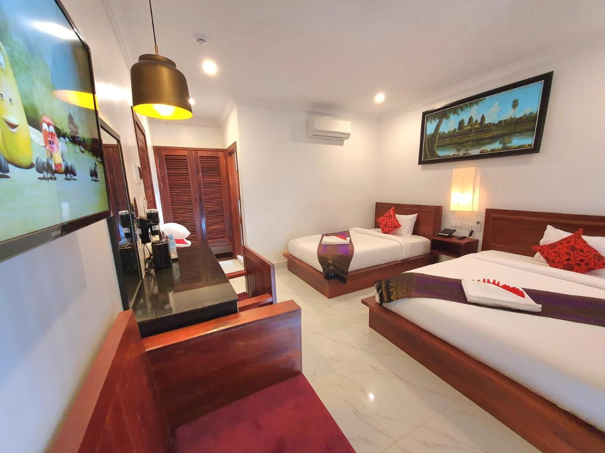 Darling Pub Hostel Siem Reap Bagian luar foto