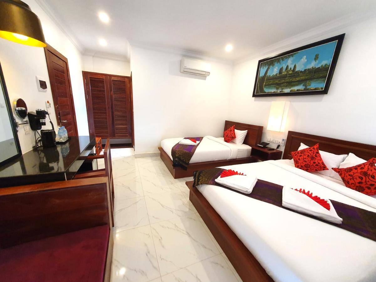 Darling Pub Hostel Siem Reap Bagian luar foto