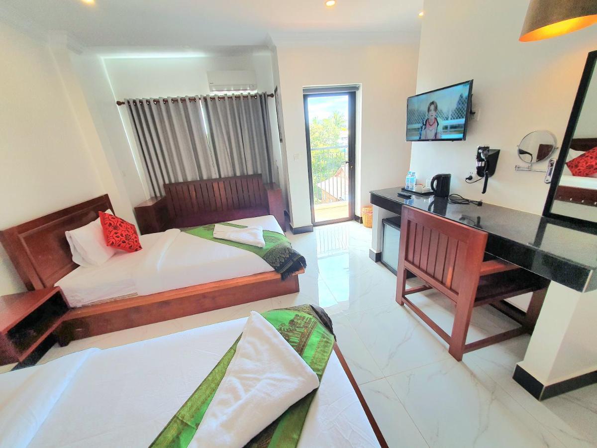 Darling Pub Hostel Siem Reap Bagian luar foto