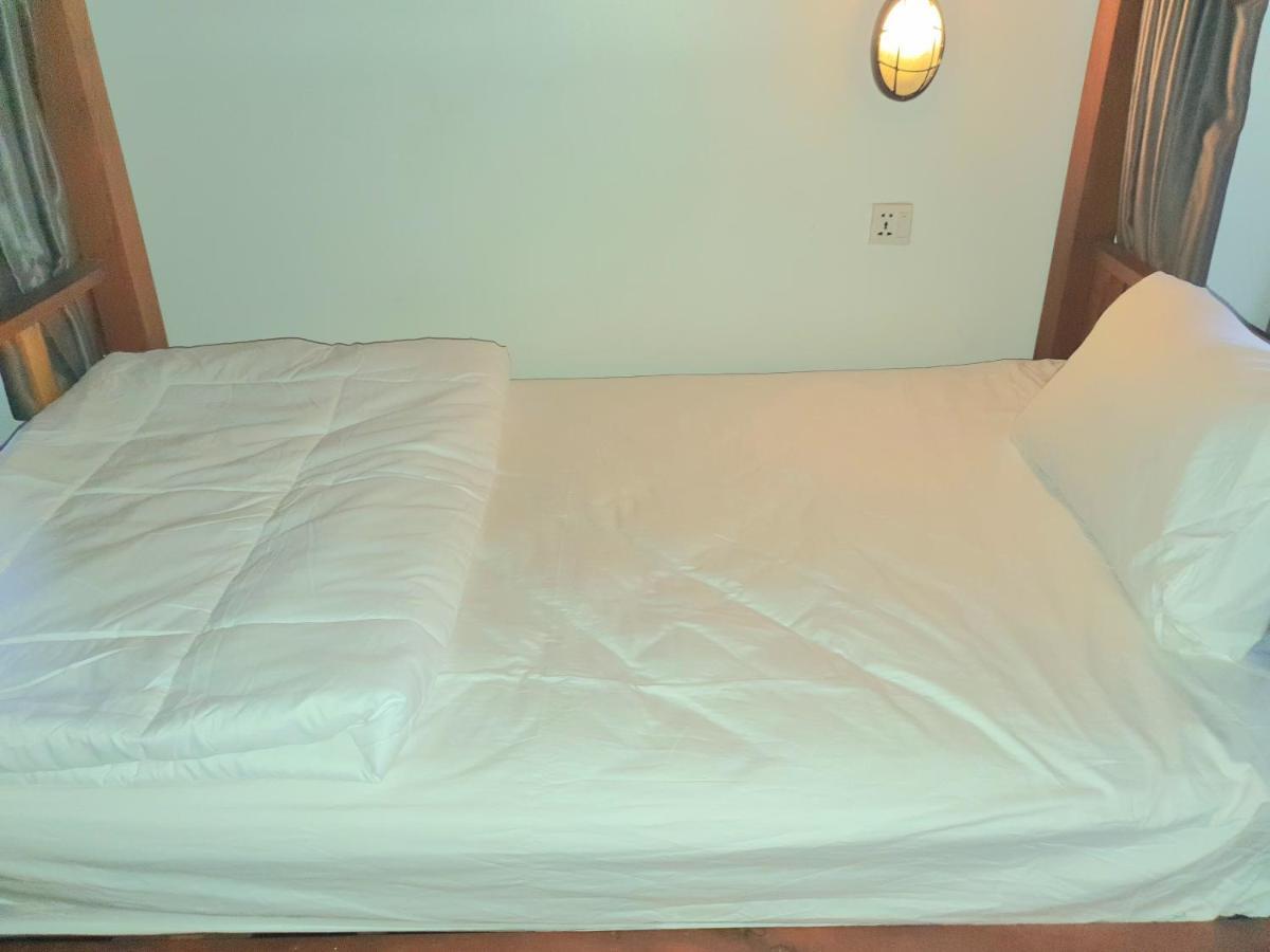 Darling Pub Hostel Siem Reap Bagian luar foto