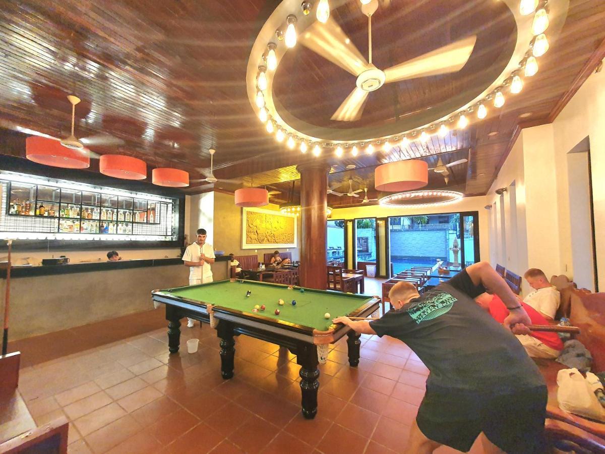 Darling Pub Hostel Siem Reap Bagian luar foto
