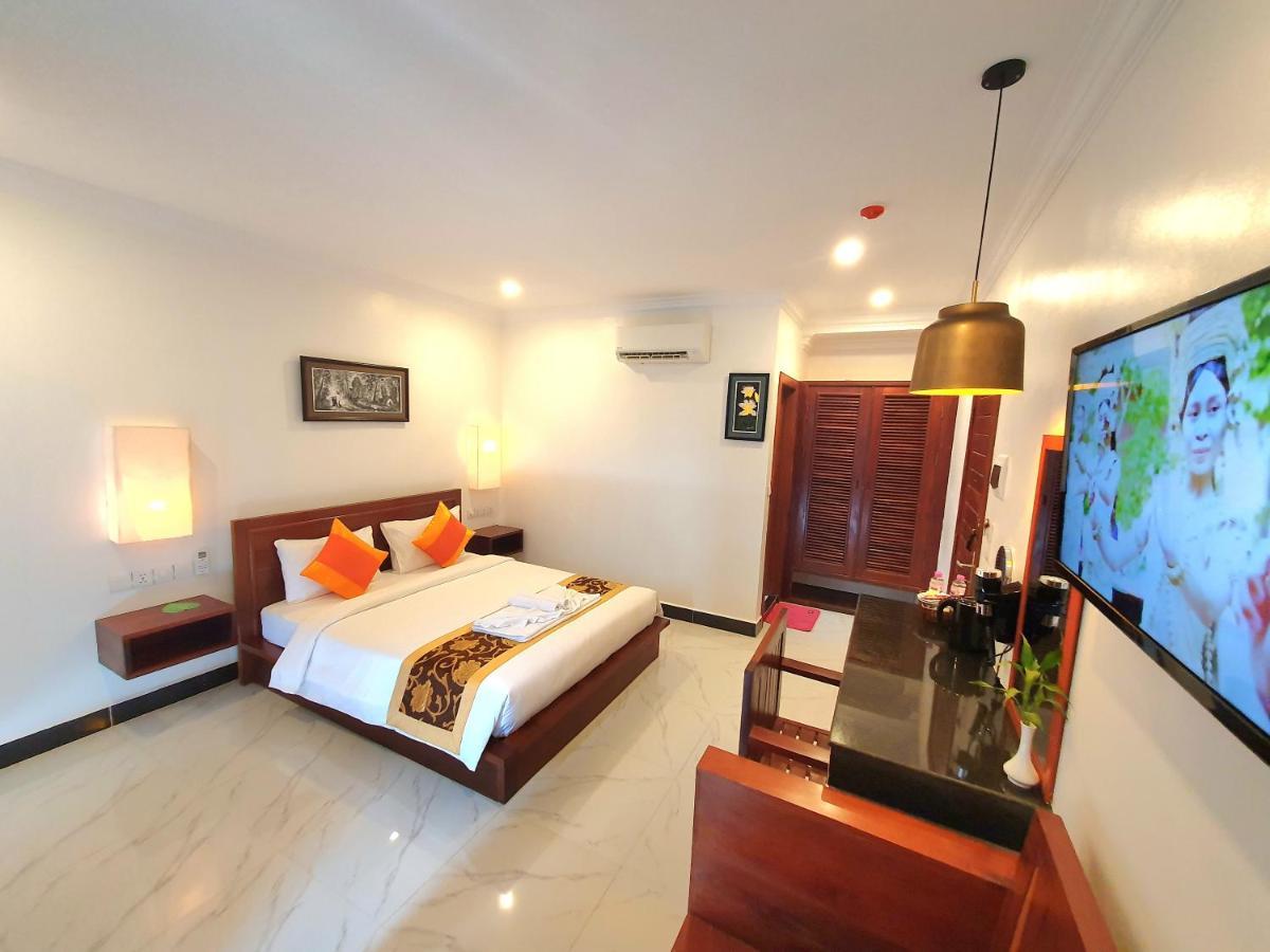 Darling Pub Hostel Siem Reap Bagian luar foto