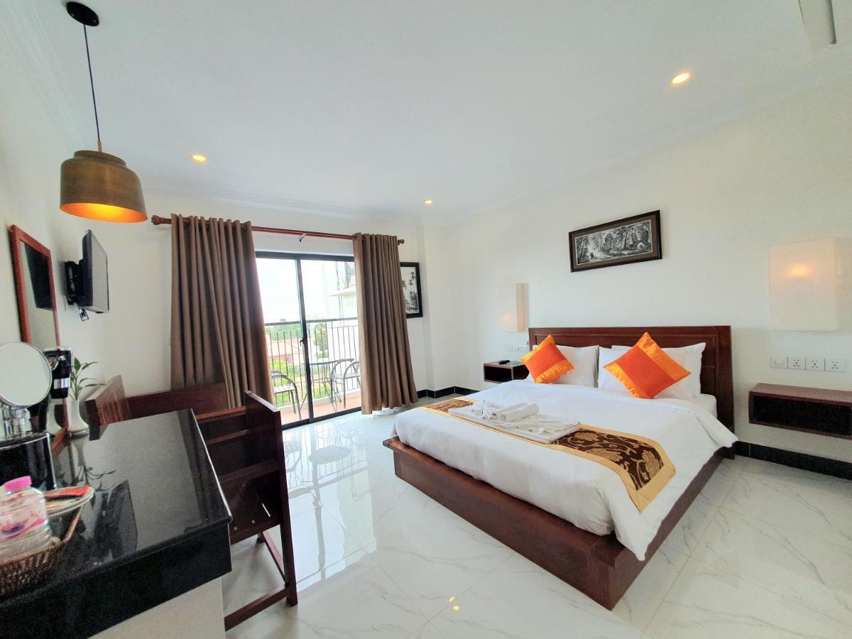 Darling Pub Hostel Siem Reap Bagian luar foto