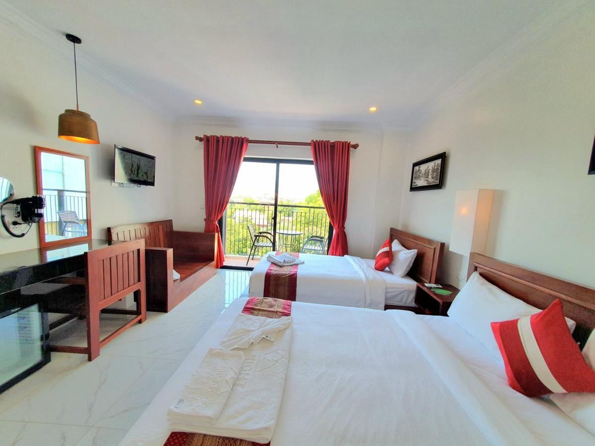 Darling Pub Hostel Siem Reap Bagian luar foto