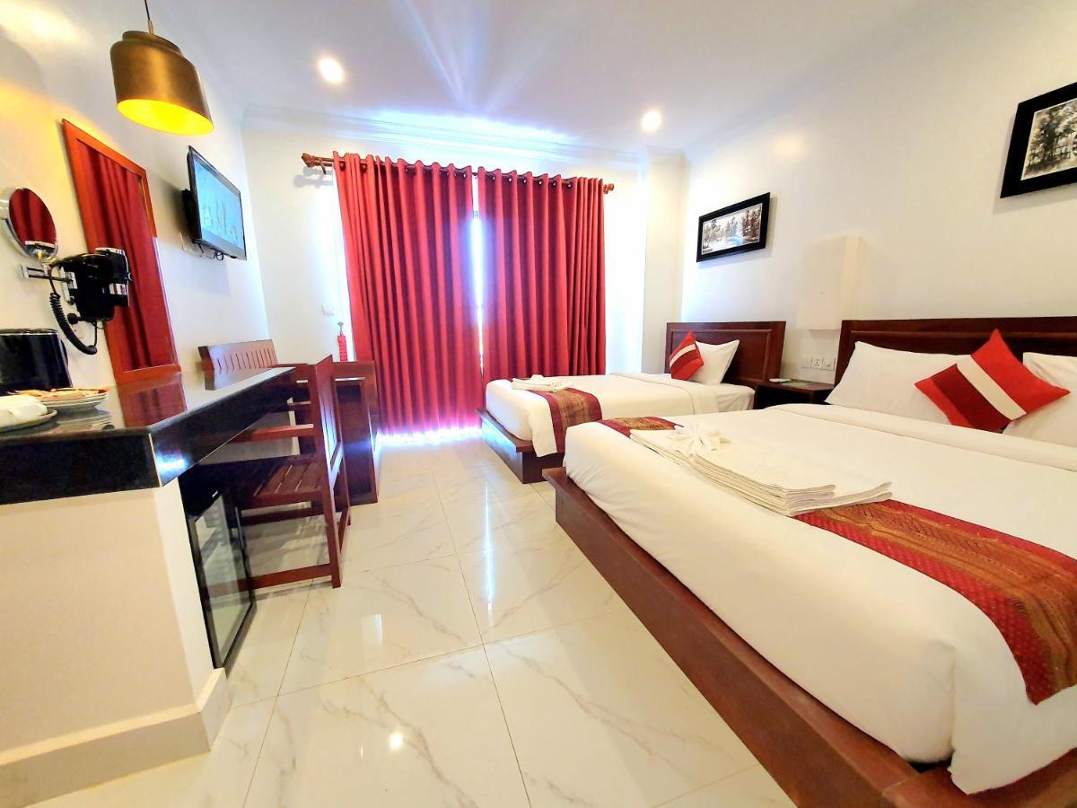 Darling Pub Hostel Siem Reap Bagian luar foto