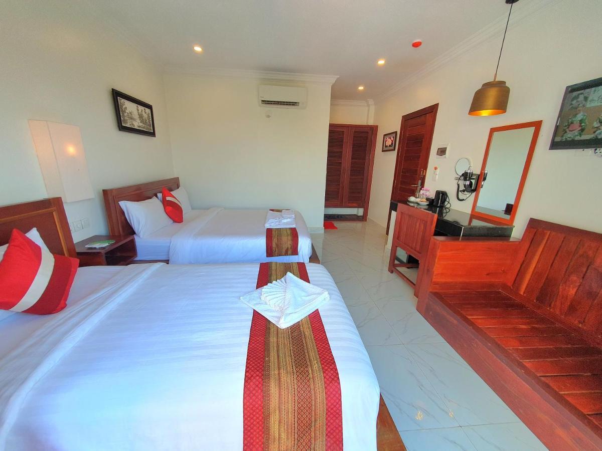 Darling Pub Hostel Siem Reap Bagian luar foto