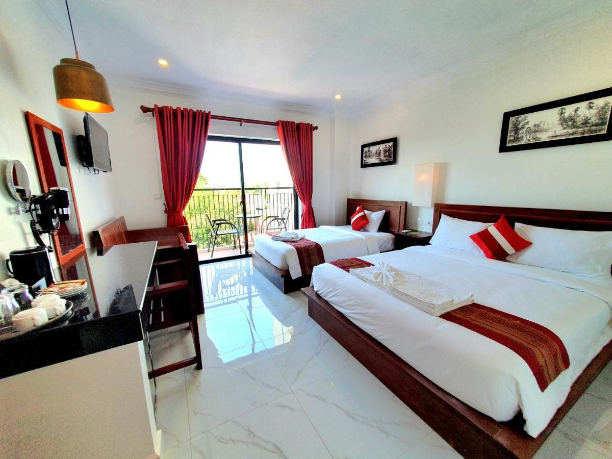 Darling Pub Hostel Siem Reap Bagian luar foto