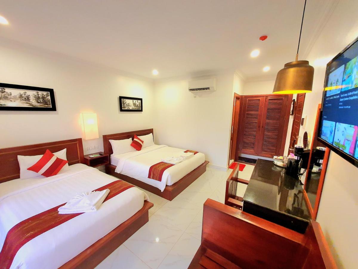Darling Pub Hostel Siem Reap Bagian luar foto