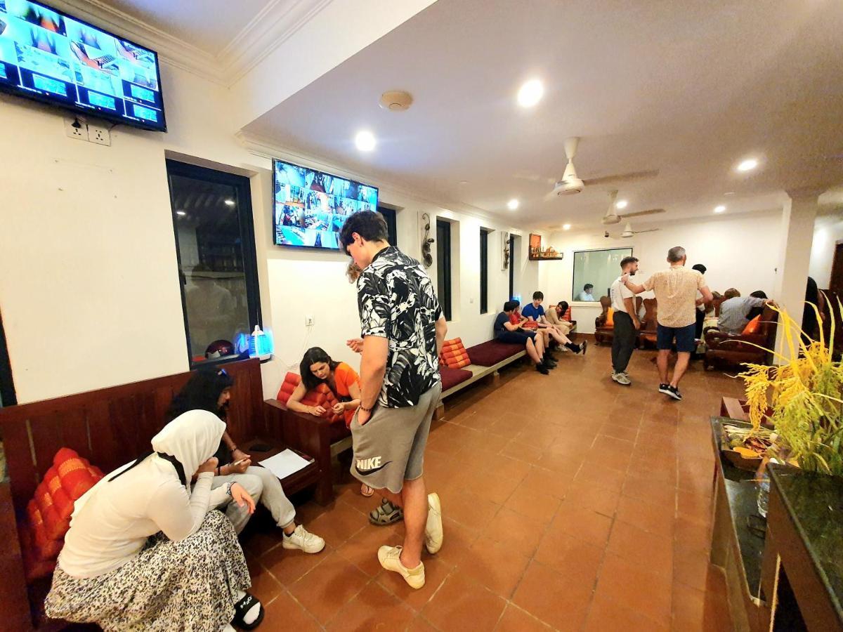 Darling Pub Hostel Siem Reap Bagian luar foto