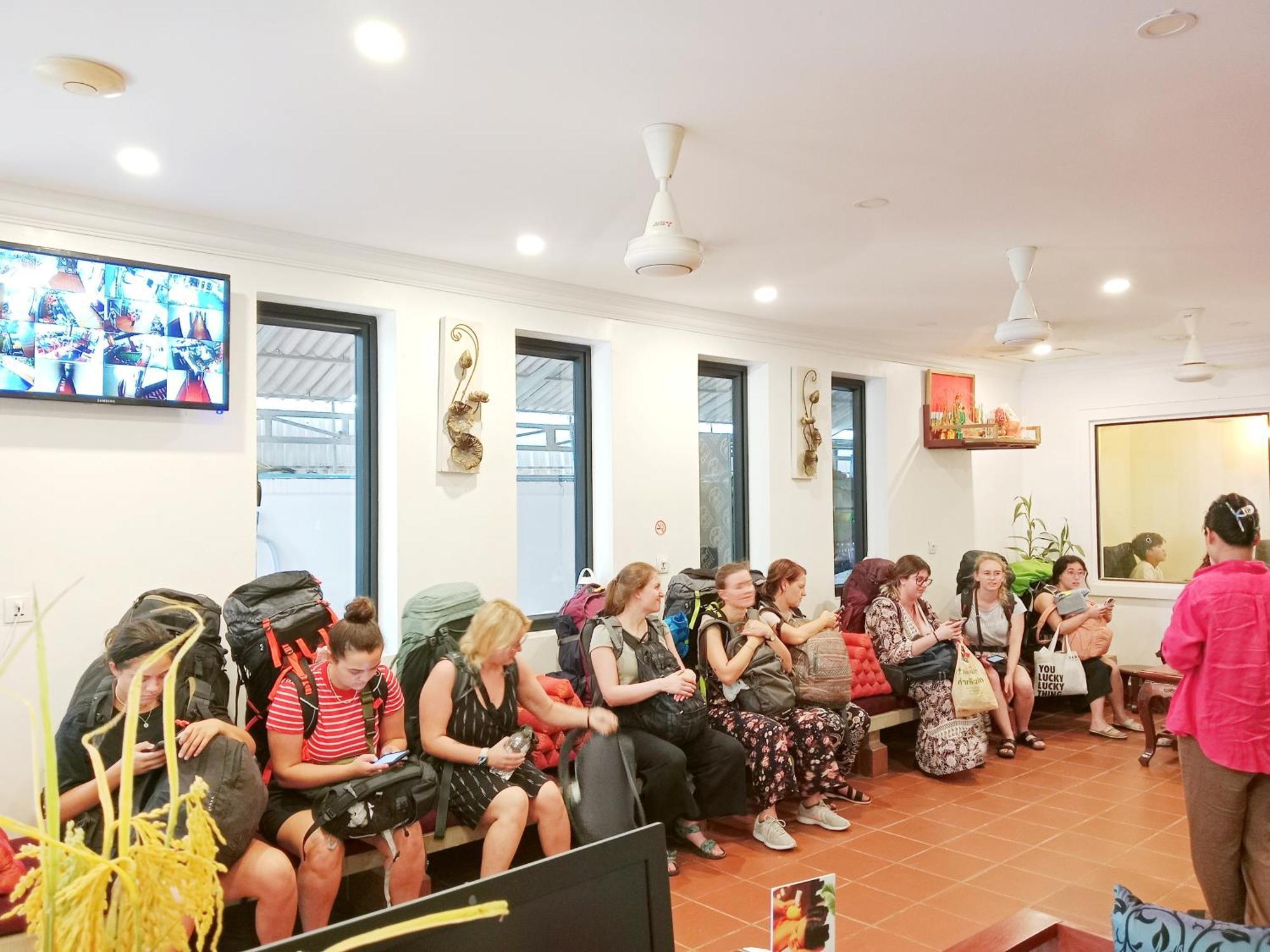 Darling Pub Hostel Siem Reap Bagian luar foto