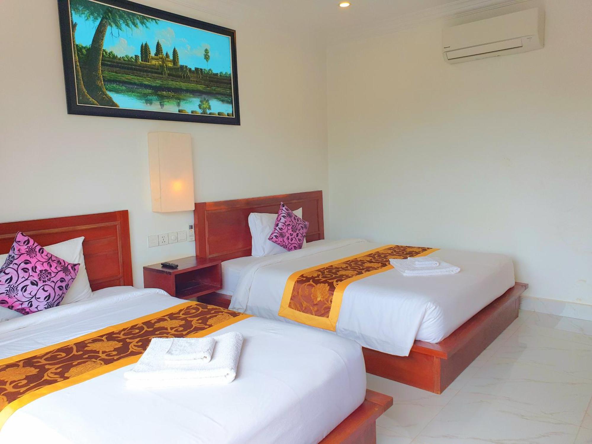 Darling Pub Hostel Siem Reap Bagian luar foto